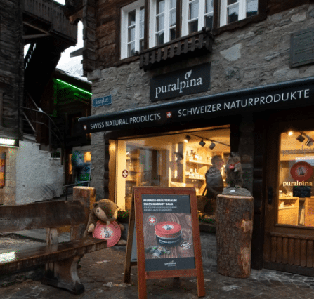 Eingangsbereich Laden Puralpina Zermatt